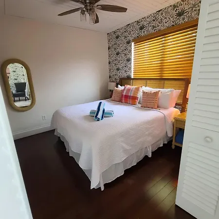 Duval Street Suite W Parking And Heated Pool